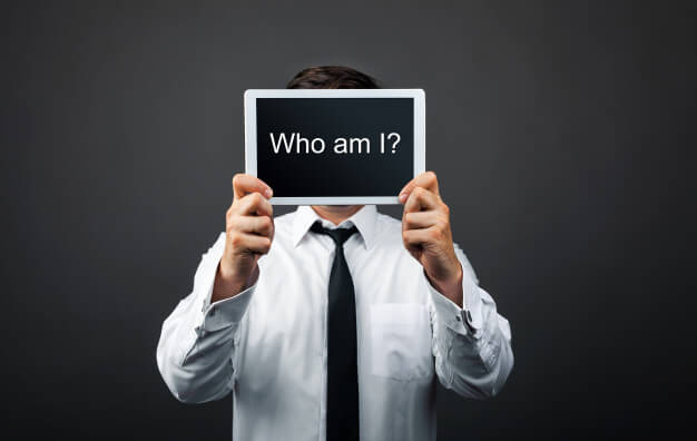من واقعی چه چیزی است؟ | من کی هستم؟
